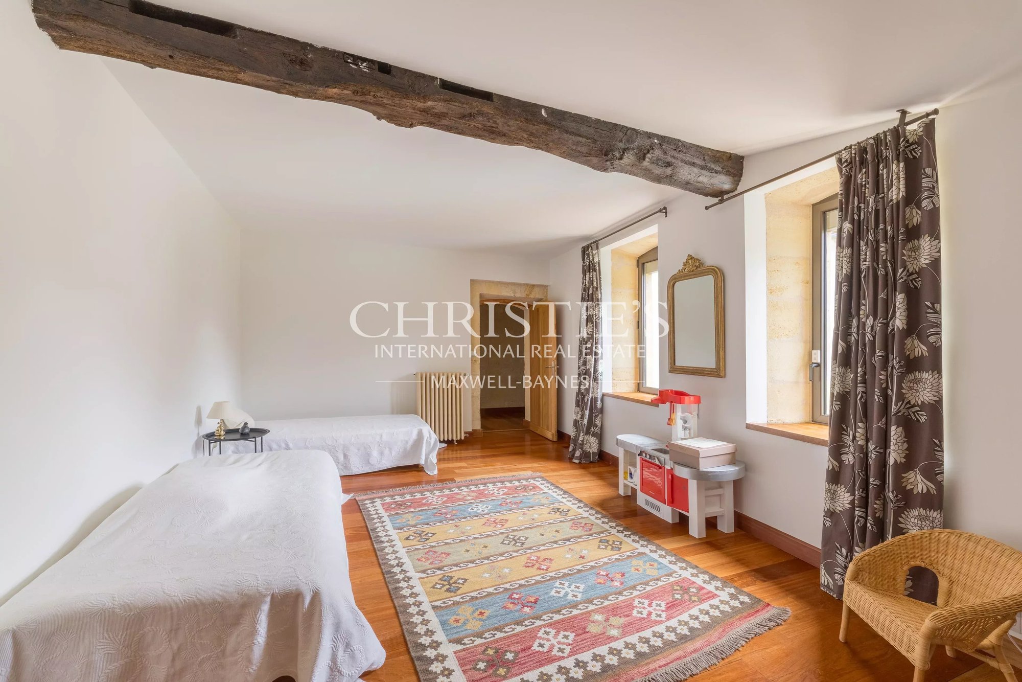Magnificent Historic Château In The Bordeaux And Saint émilion Region