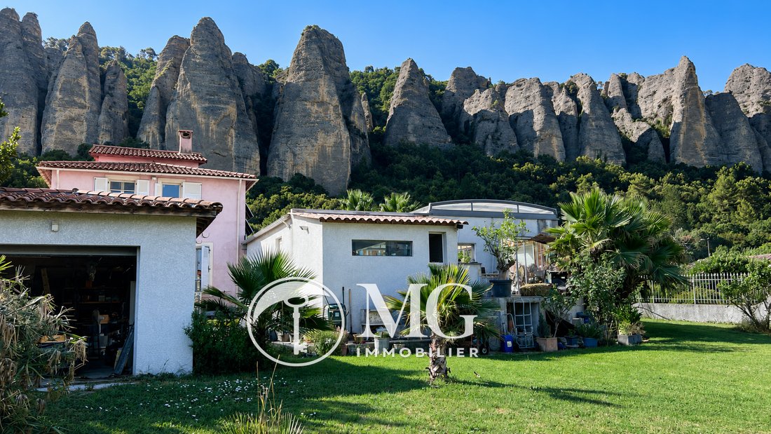 Maison De Caractère De 200 M² Avec Piscine Couverte Et Vue Sur Les Pénitents - 2