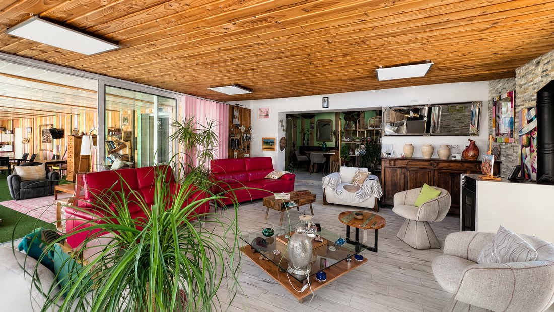 Maison De Caractère De 200 M² Avec Piscine Couverte Et Vue Sur Les Pénitents - 5