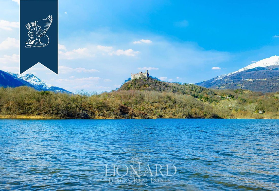 Medieval Castle With Park Overlooking Canavese Lakes - 3