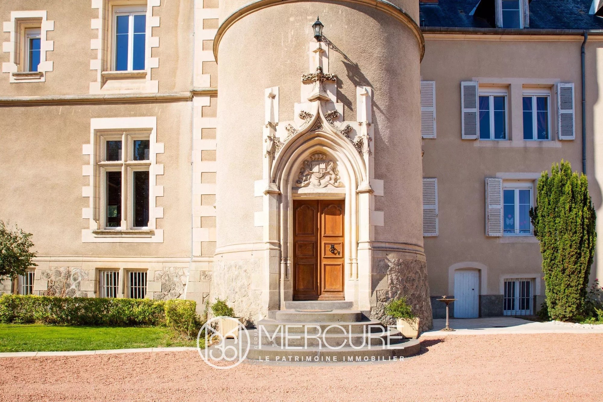 Near Vichy Prestigious 15 Th 19 Th Century Castle In Perfect Condition, On 8.3 Hectares.