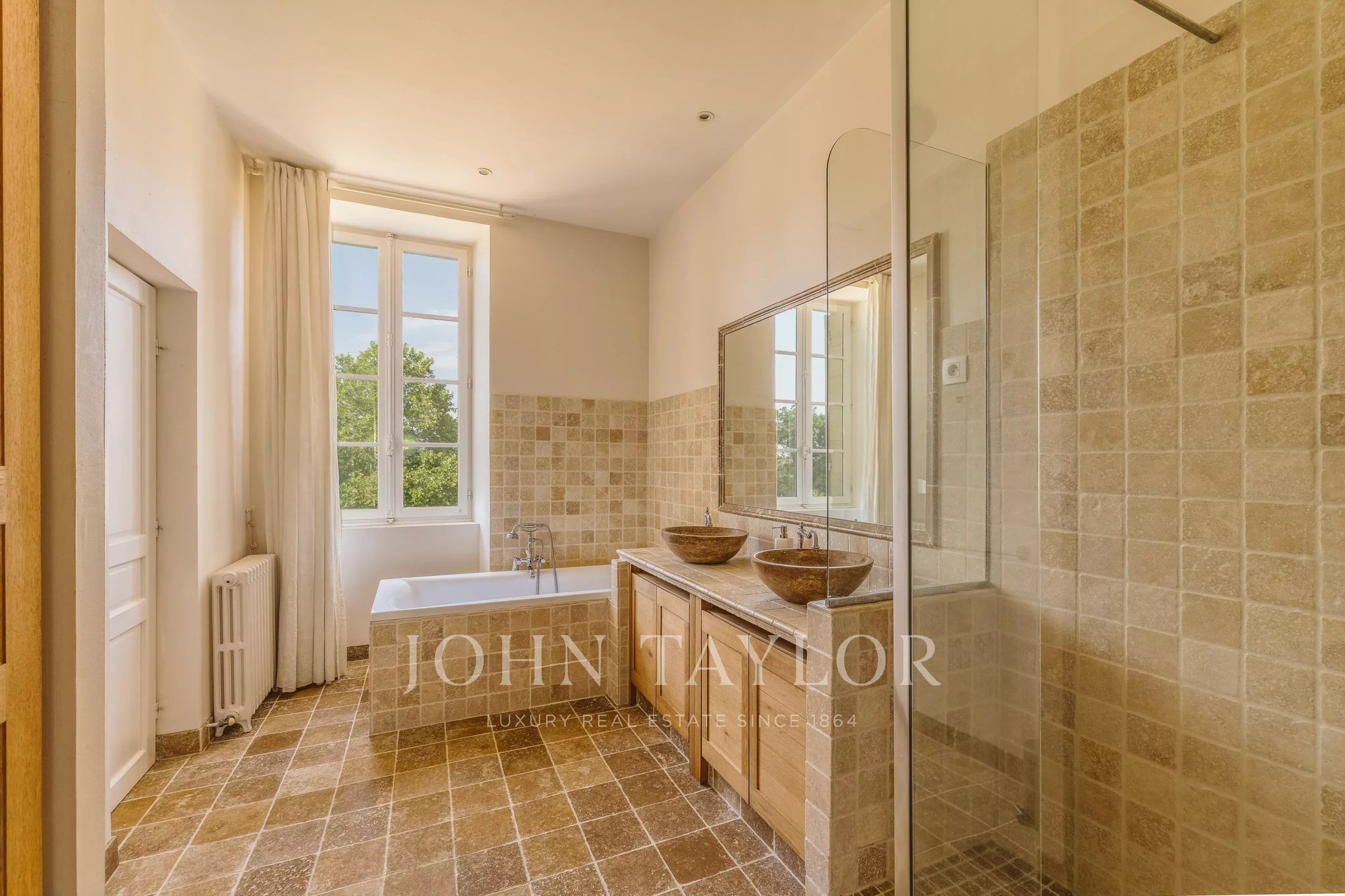 North Gironde 17th Century Chartreuse, Park 6ha John Taylor