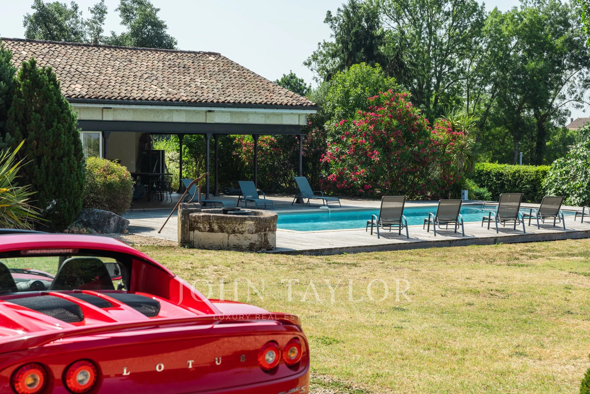 North Gironde 17th Century Chartreuse, Park 6ha John Taylor