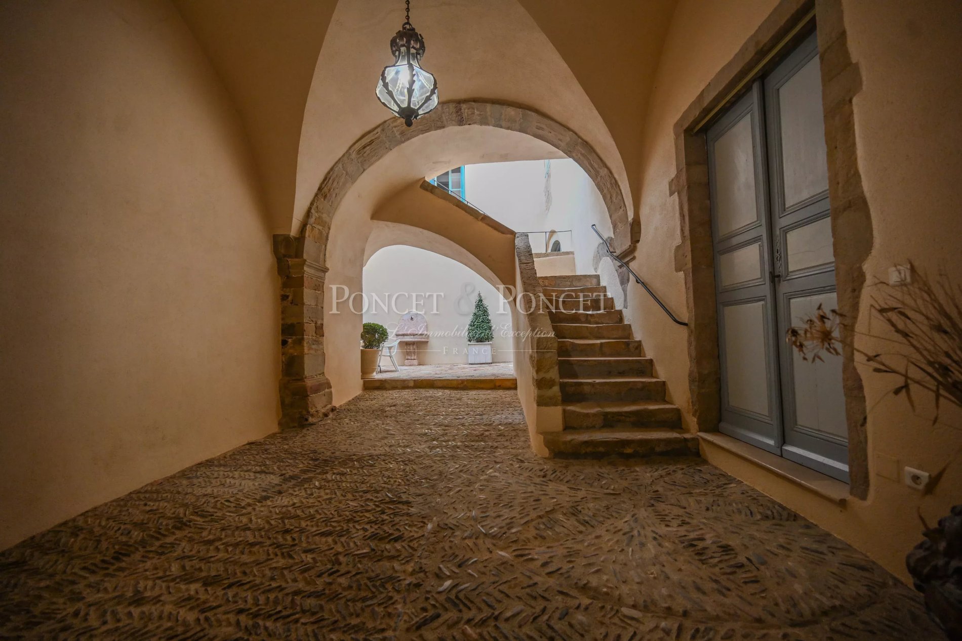 P&P Exclusive Castle Near Salagou Lac