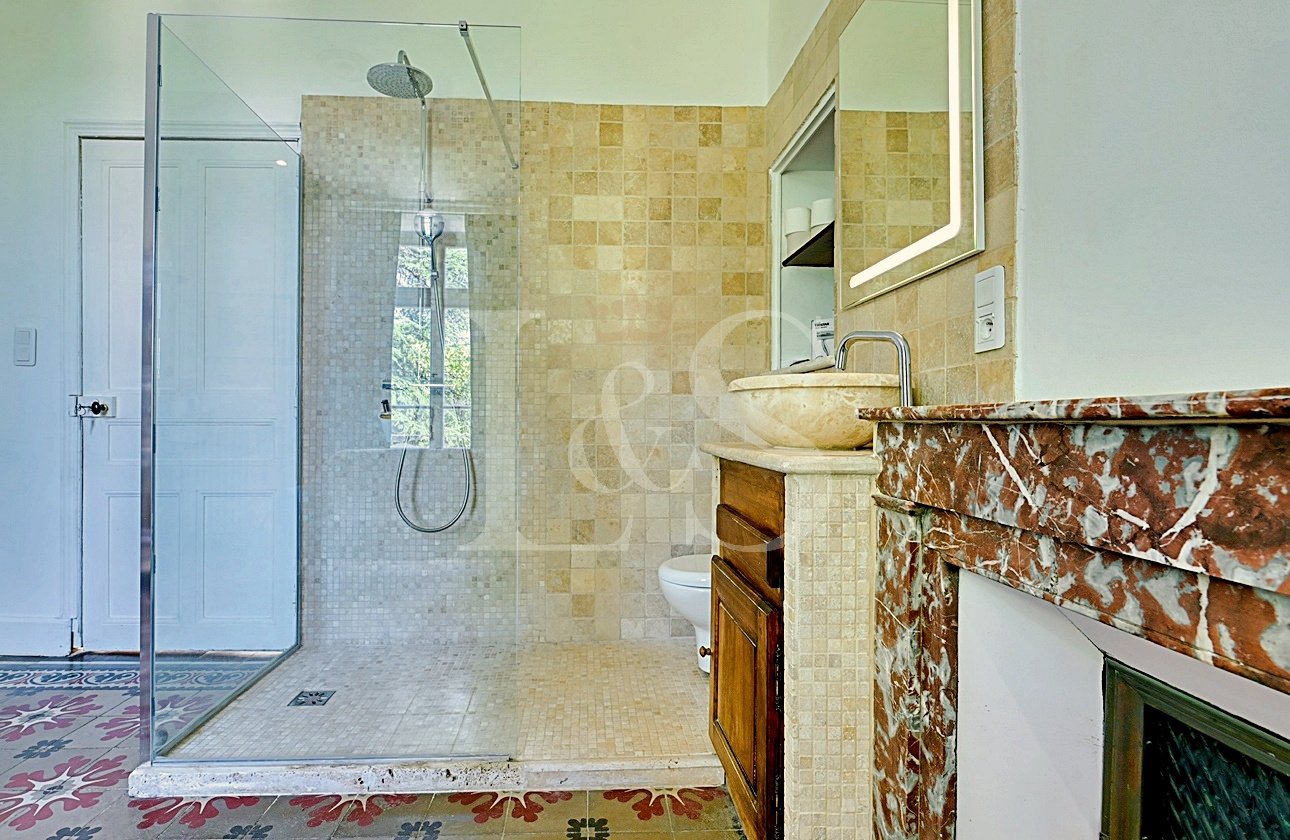 Prestigious Castle With Spa & Swimming Pool In Drôme Provençale