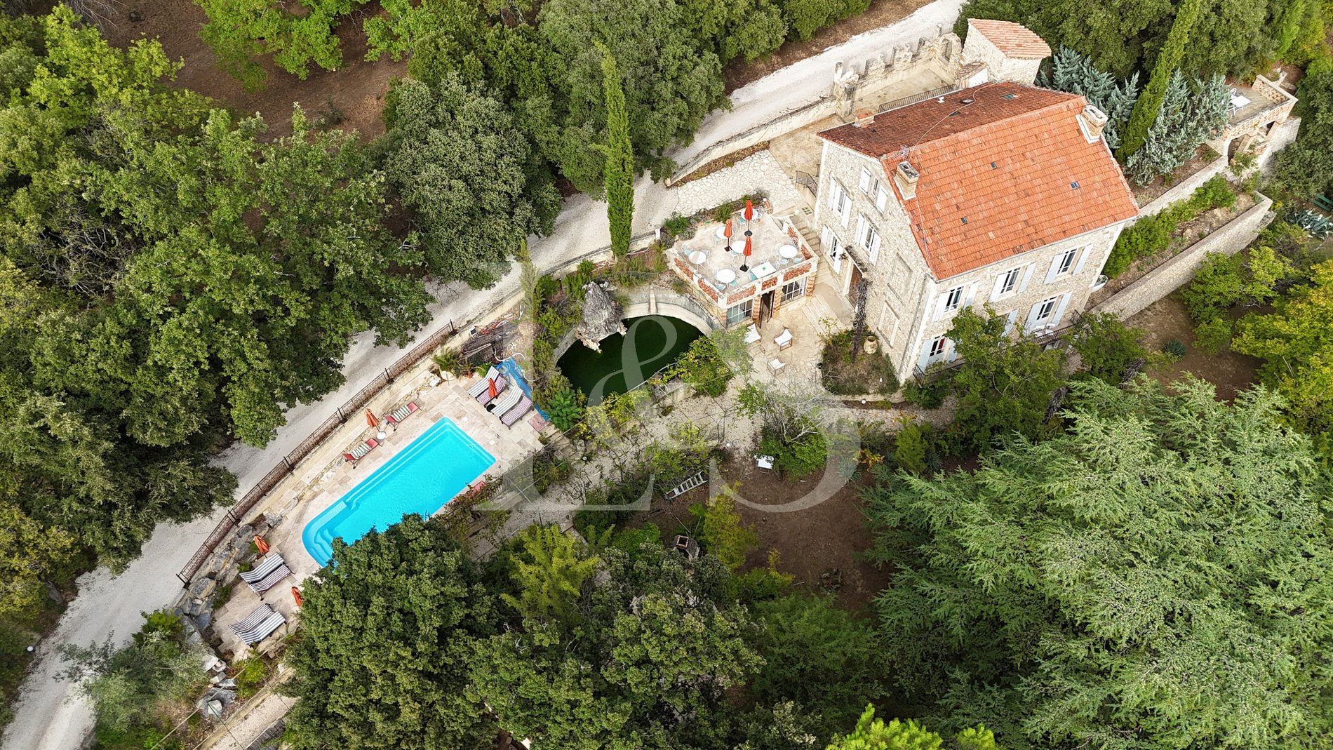 Prestigious Castle With Spa & Swimming Pool In Drôme Provençale