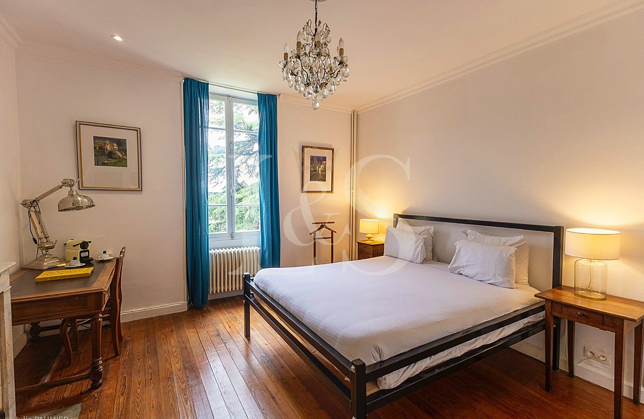 Prestigious Castle With Spa & Swimming Pool In Drôme Provençale