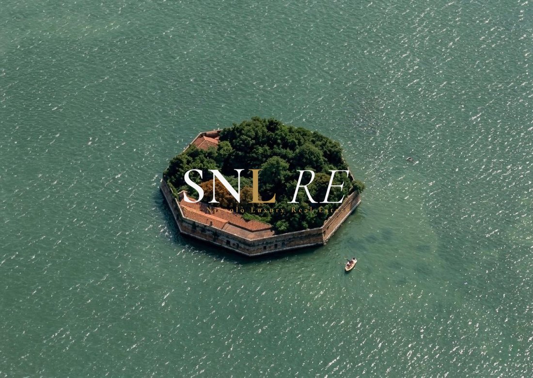 Private Octagon In The Venice Lagoon