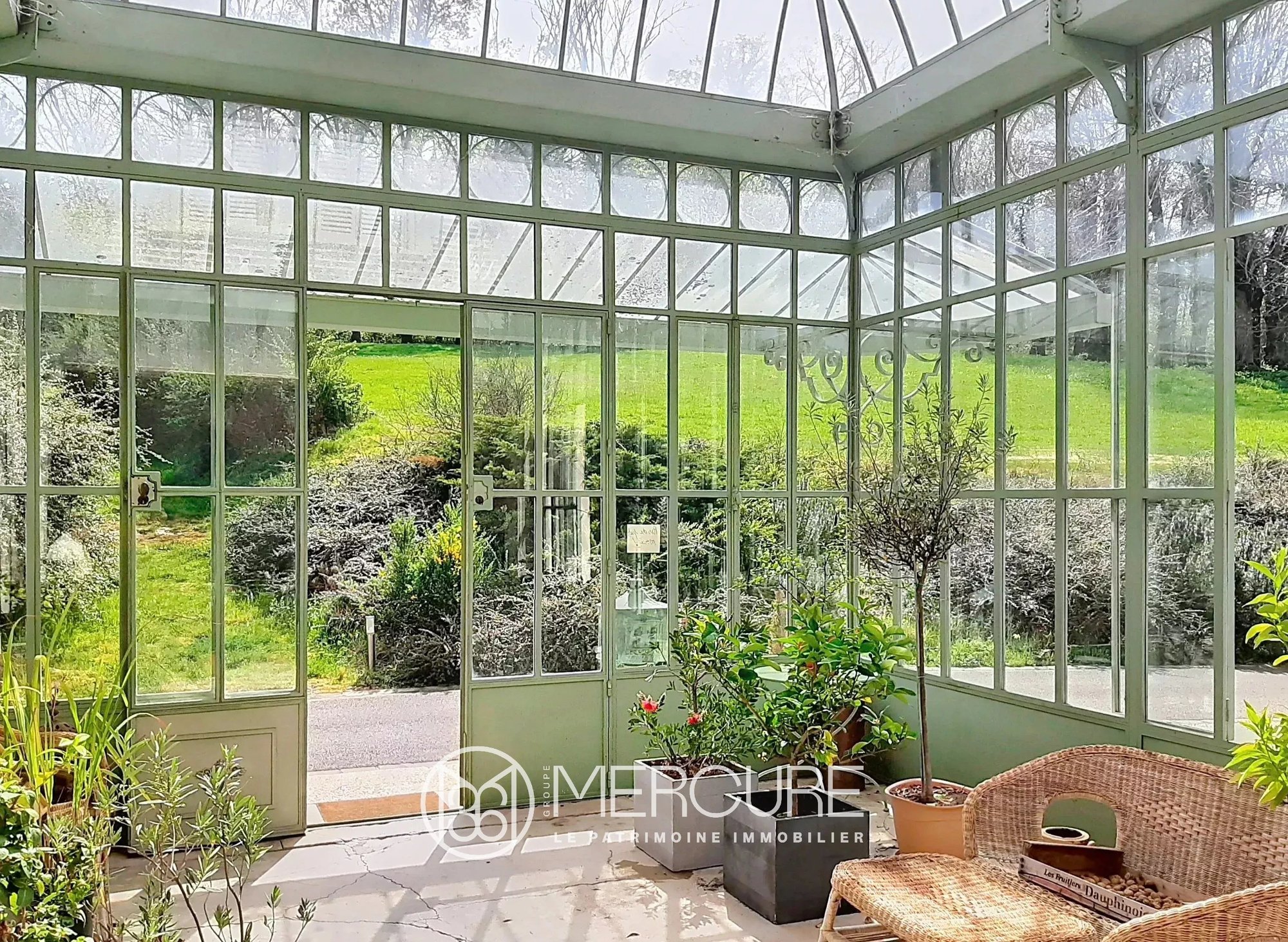 Renovated Château, 66 Ha, Swimming Pool, Spring