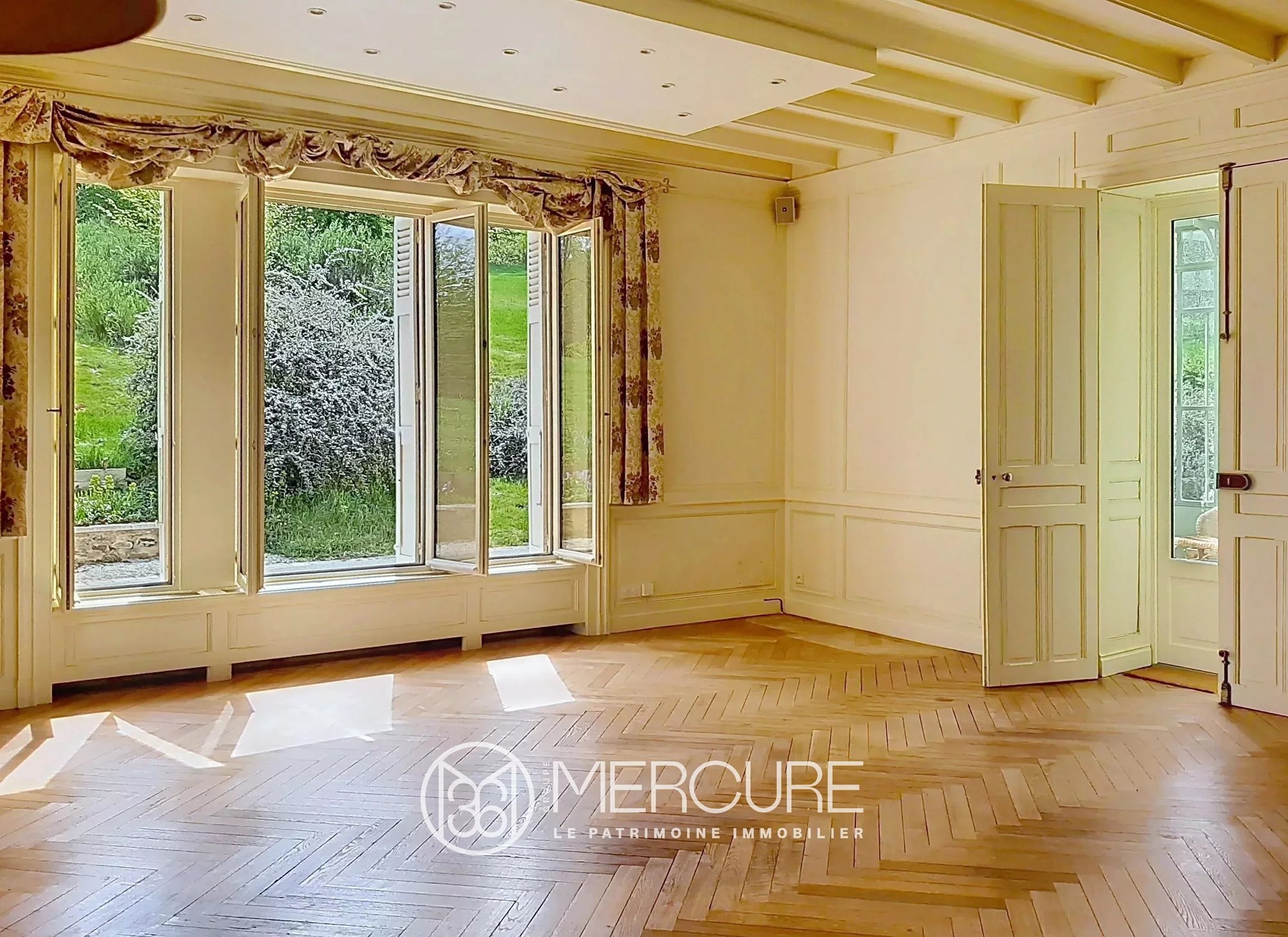 Renovated Château, 66 Ha, Swimming Pool, Spring