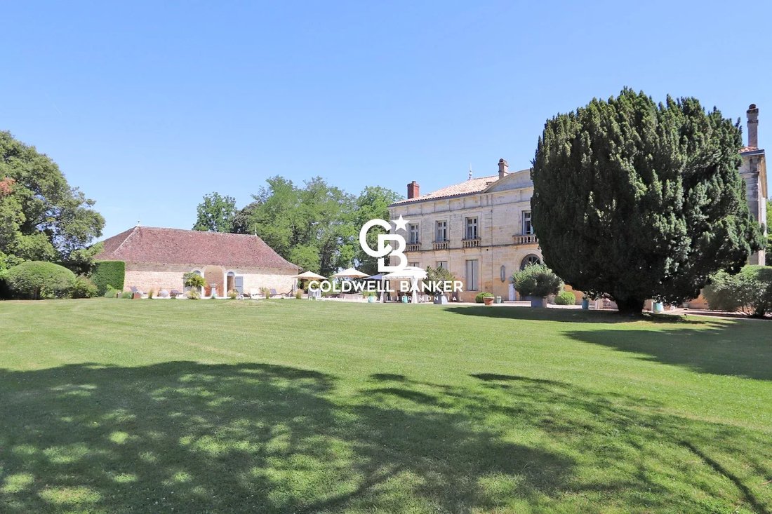 Riverfront Castle, Park, Pool, Outbuildings