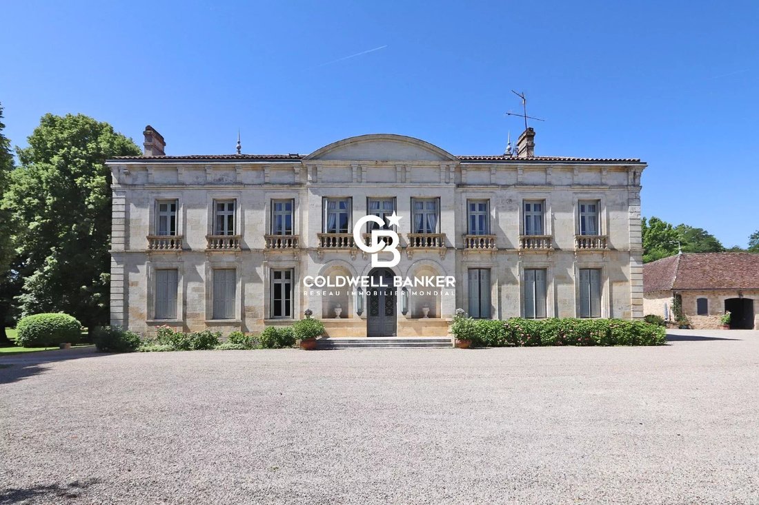 Riverfront Castle, Park, Pool, Outbuildings