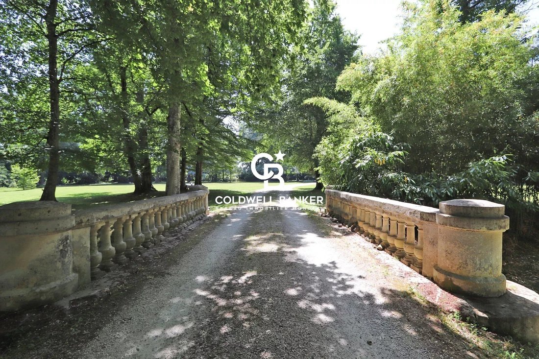 Riverfront Castle, Park, Pool, Outbuildings