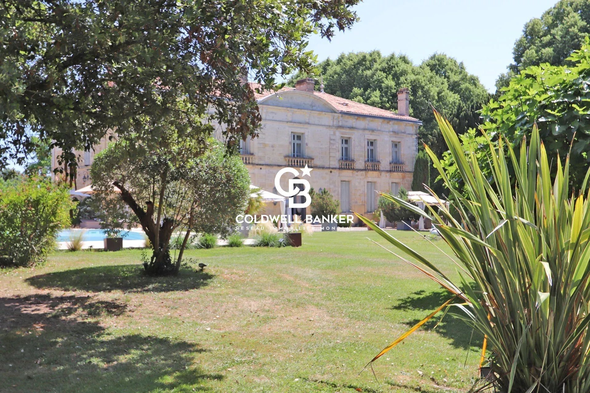 Riverfront Castle, Park, Pool, Outbuildings