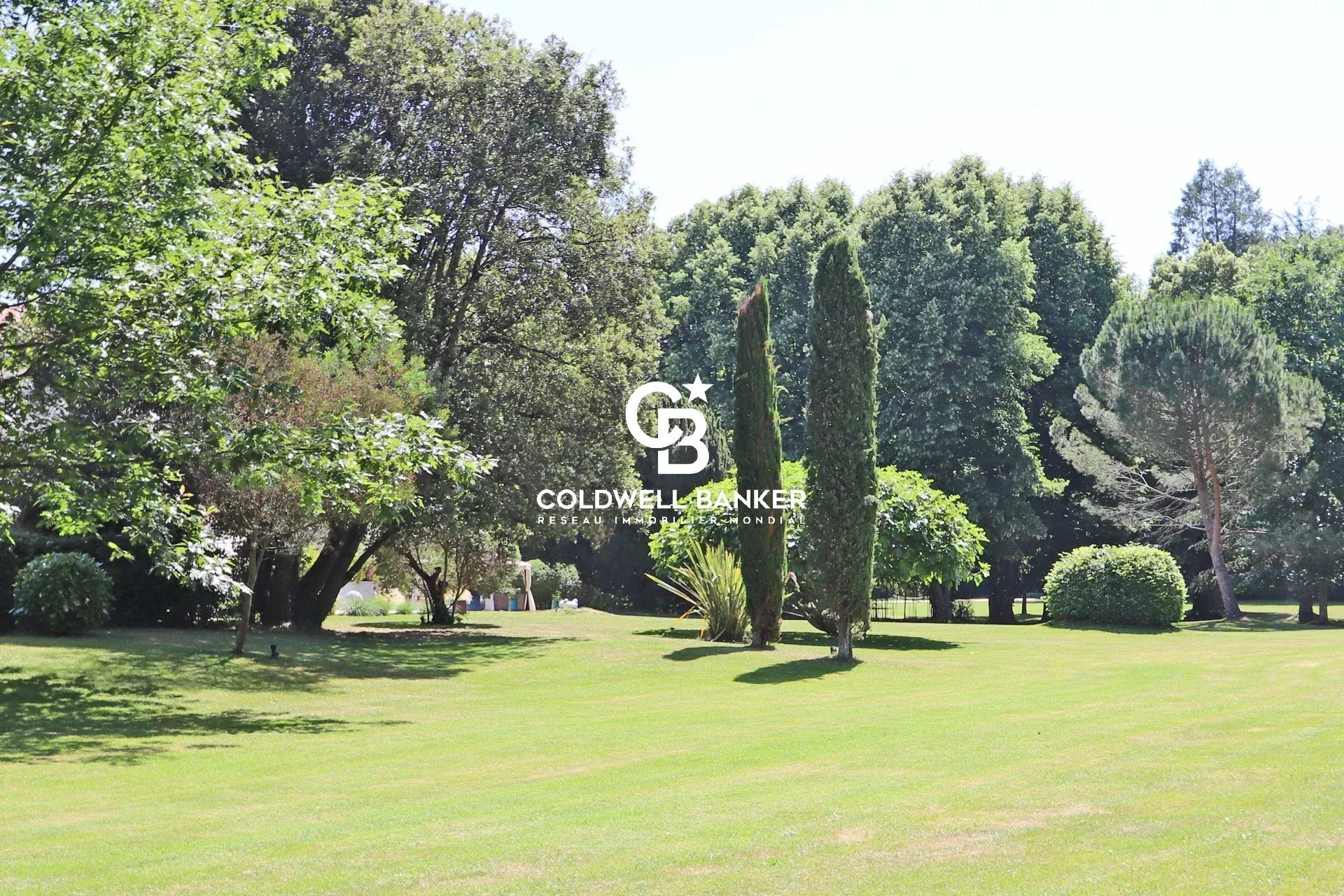 Riverfront Castle, Park, Pool, Outbuildings