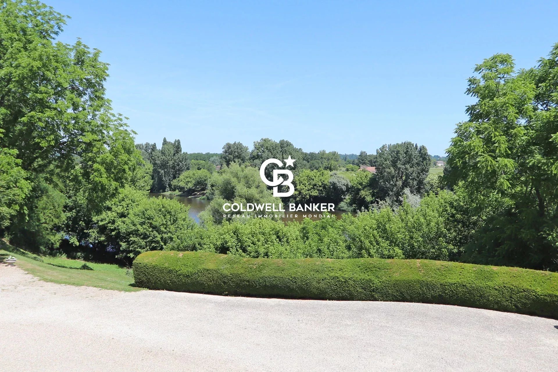 Riverfront Castle, Park, Pool, Outbuildings