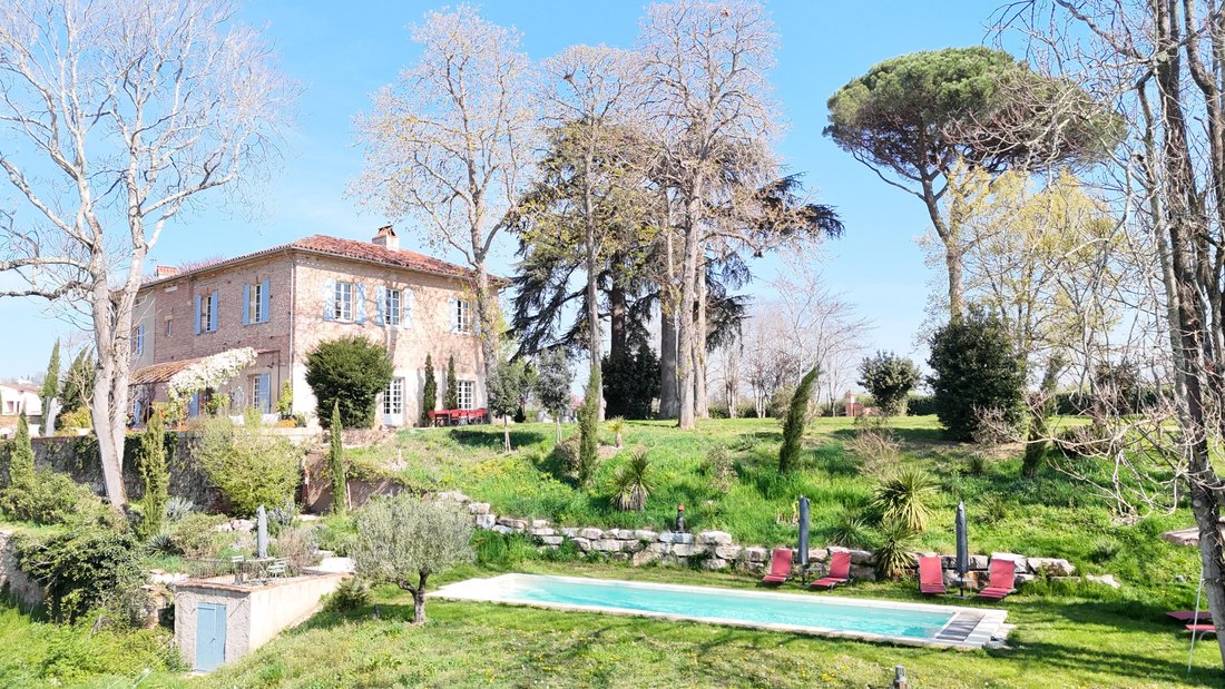 Sale / Castle