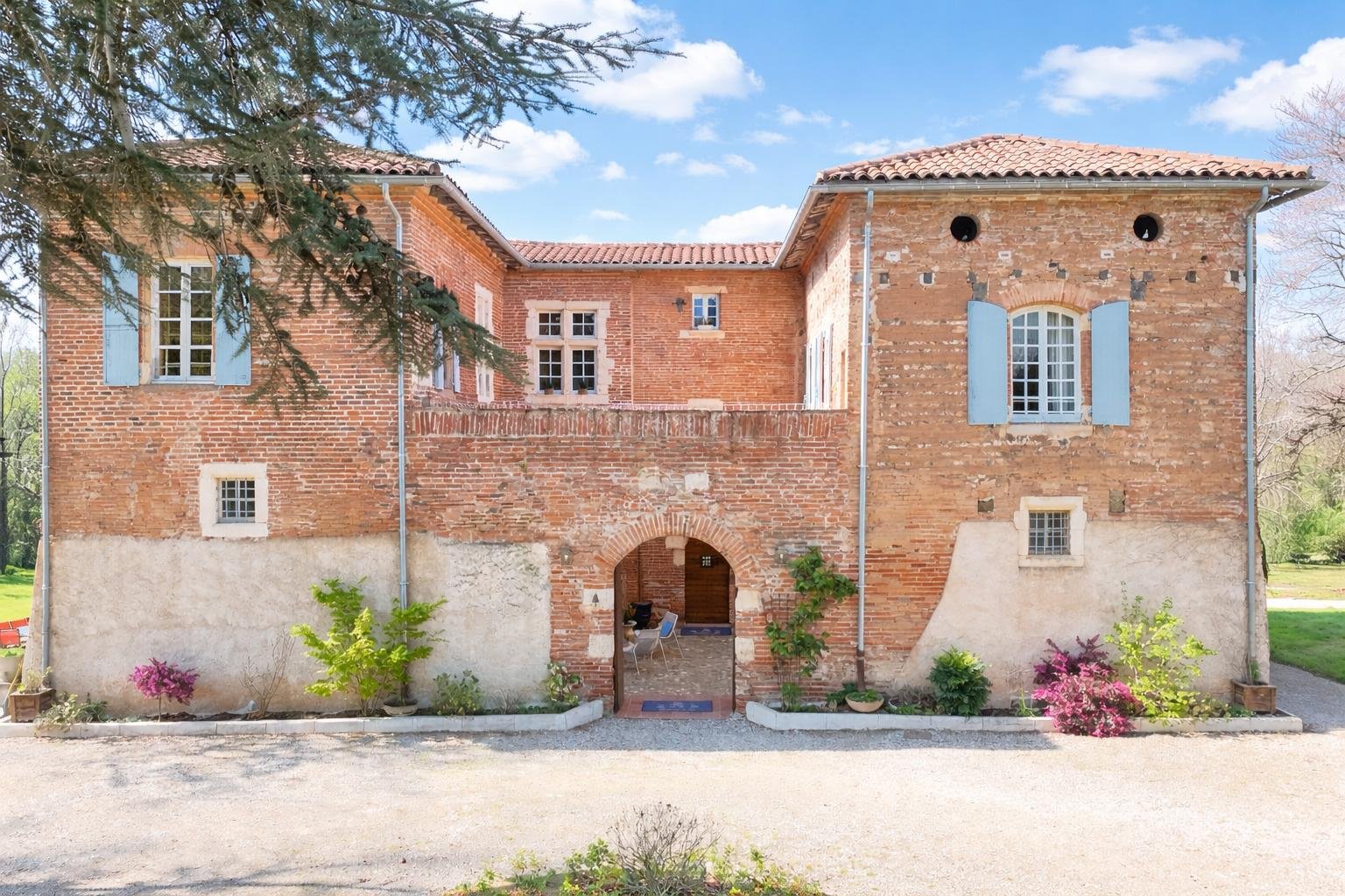 Sale / Castle