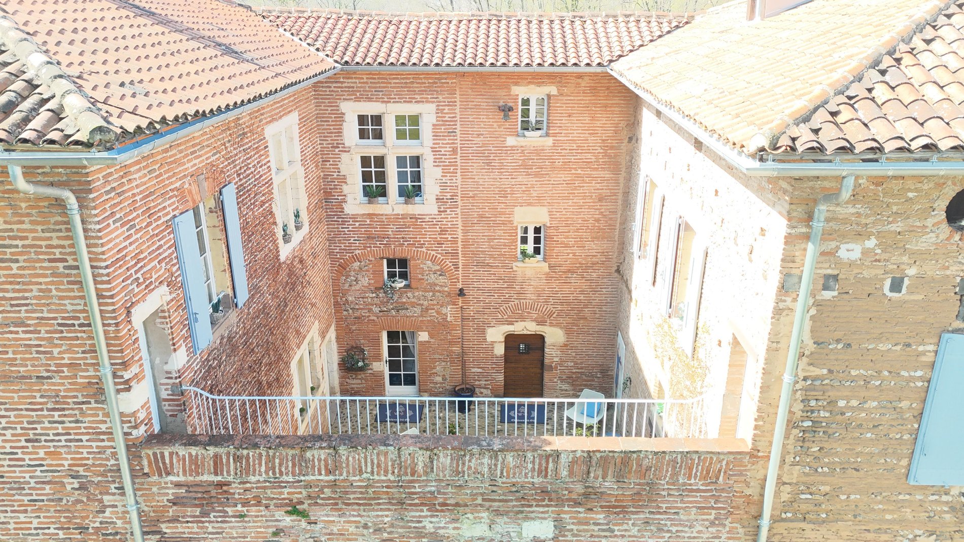 Sale / Castle