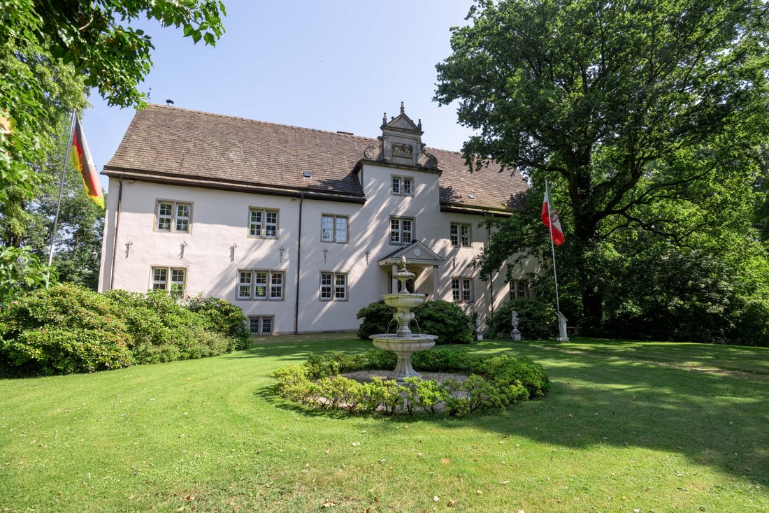 Schloss Alverdissen – Ein Kulturdenkmal Von Außergewöhnlicher Geschichte Und Zeitloser Eleganz