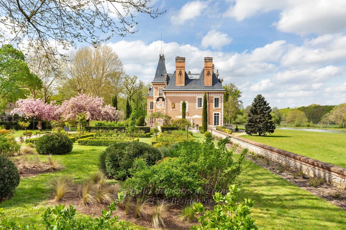 Sologne – An Entirely Revamped 19th Century Chateau In 30 Hectares