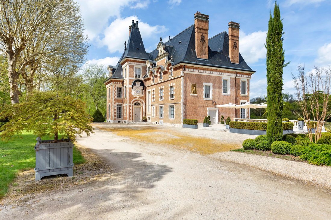 Sologne – An Entirely Revamped 19th Century Chateau In 30 Hectares - 3
