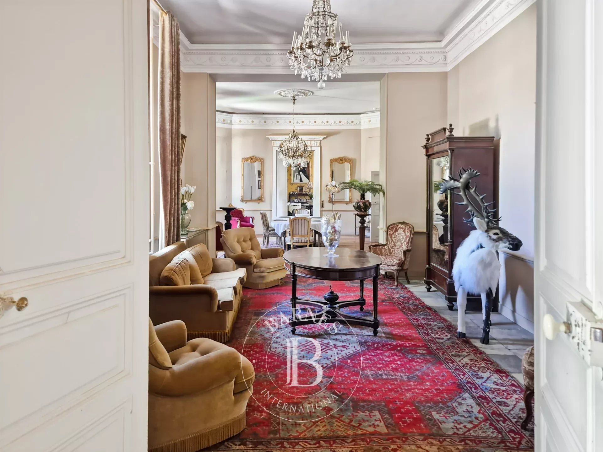 South Of Clermont Ferrand, An Elegant Family Home Nestled Between A Landscaped Park And The Auvergne