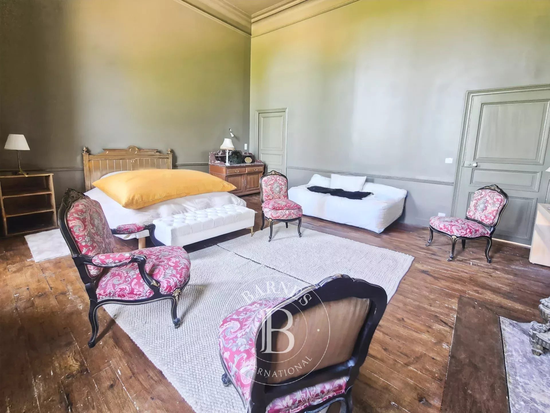 South Of Clermont Ferrand, An Elegant Family Home Nestled Between A Landscaped Park And The Auvergne