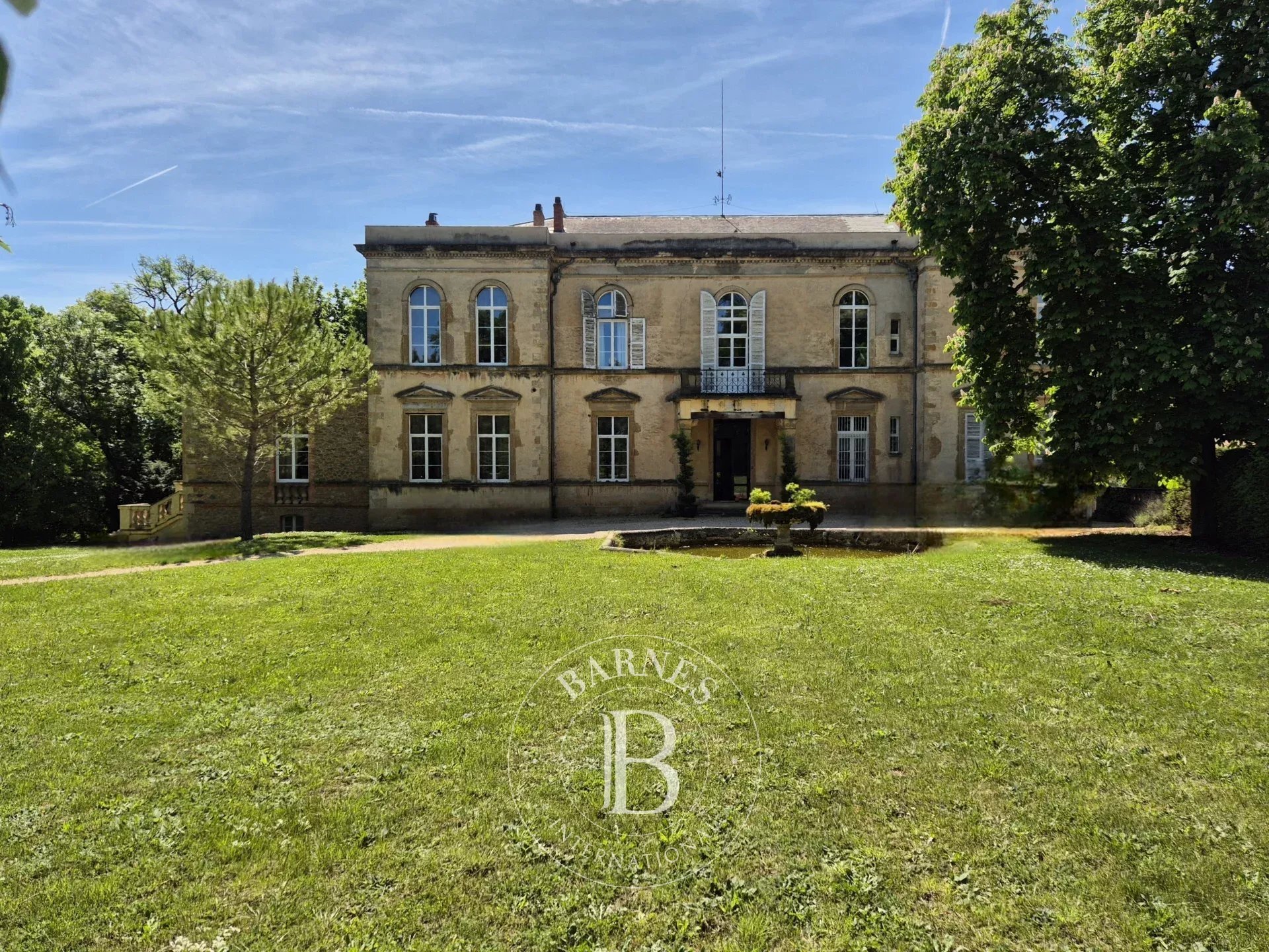 South Of Clermont Ferrand, An Elegant Family Home Nestled Between A Landscaped Park And The Auvergne