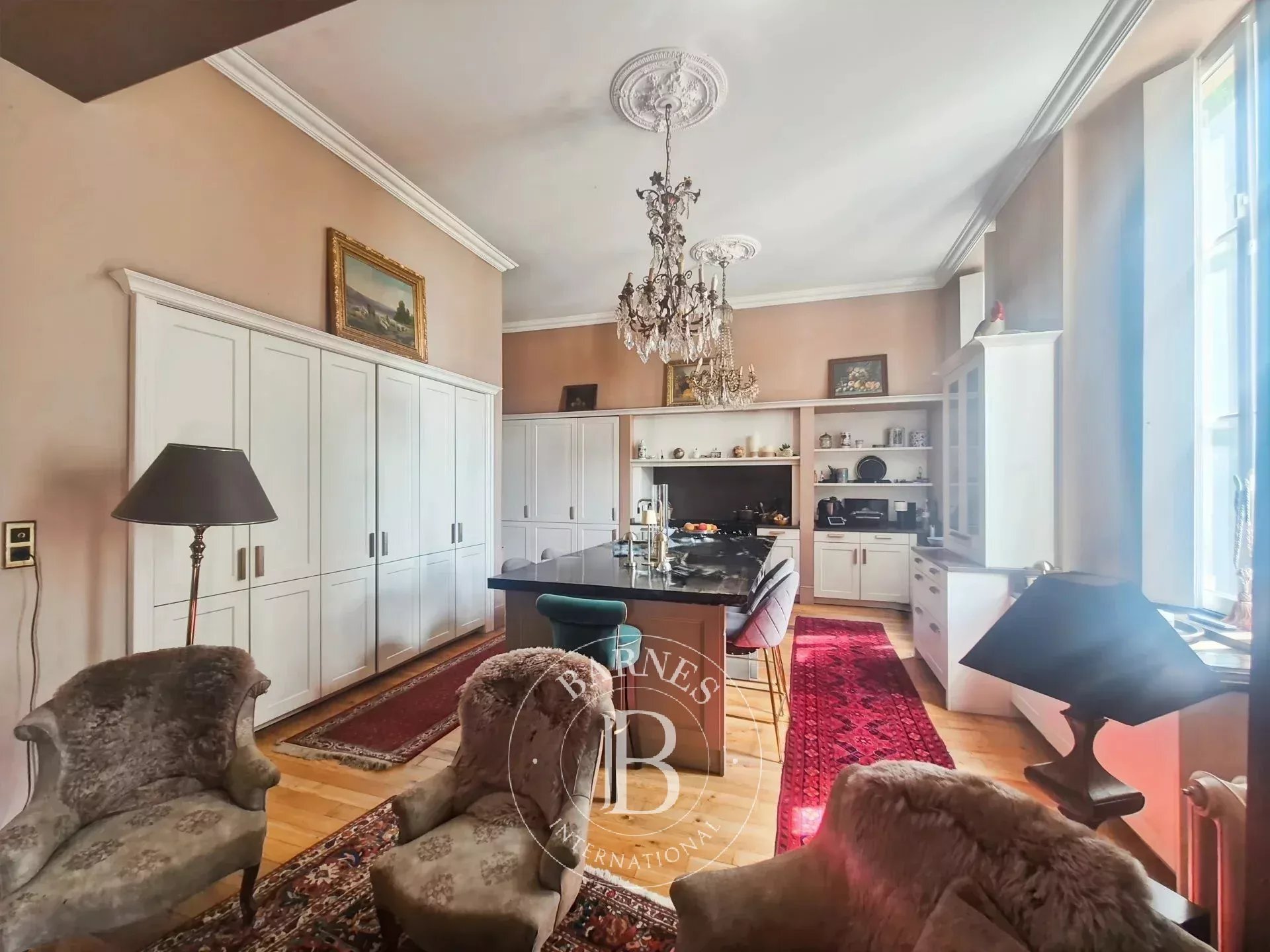 South Of Clermont Ferrand, An Elegant Family Home Nestled Between A Landscaped Park And The Auvergne