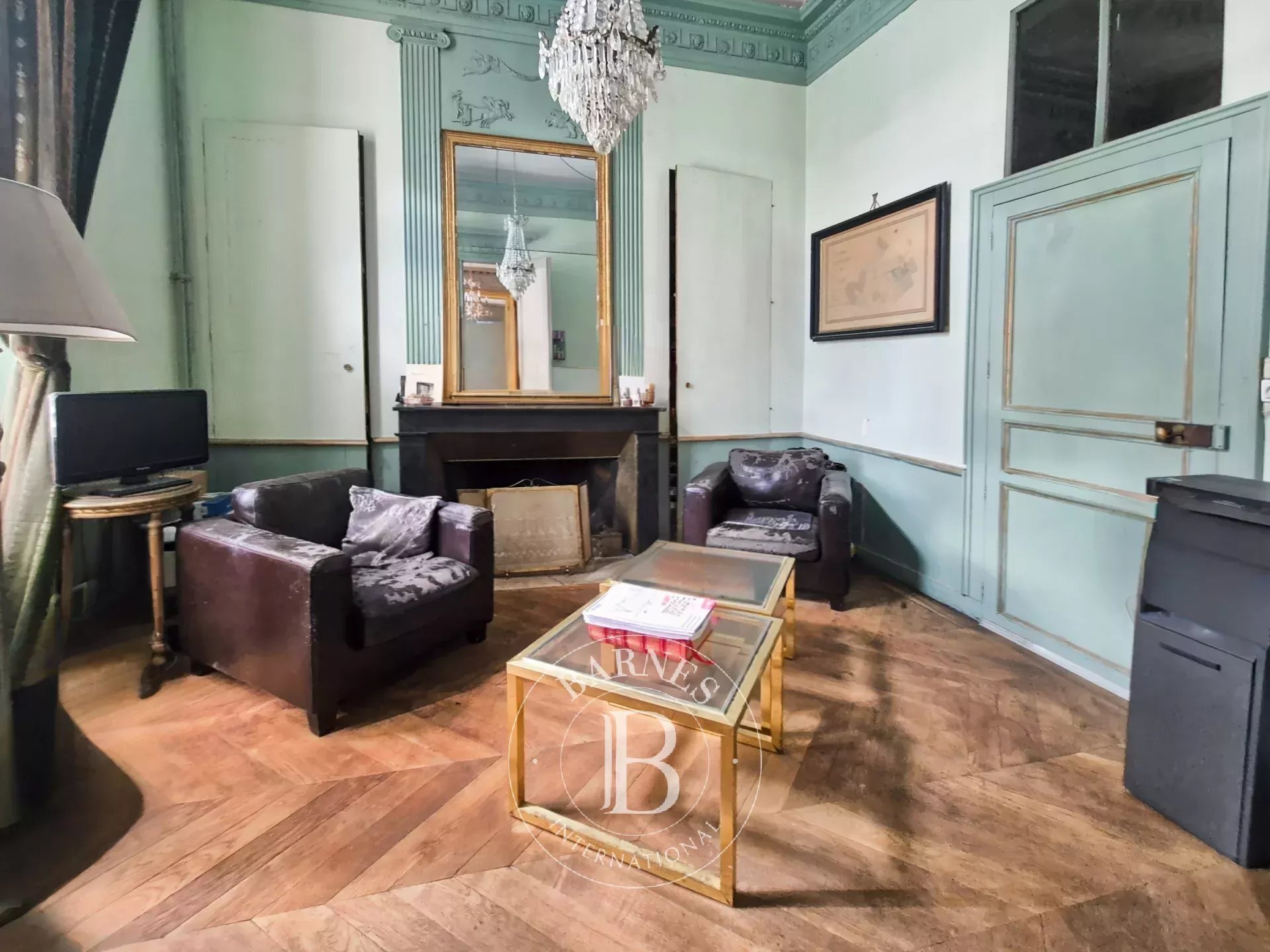 South Of Clermont Ferrand, An Elegant Family Home Nestled Between A Landscaped Park And The Auvergne
