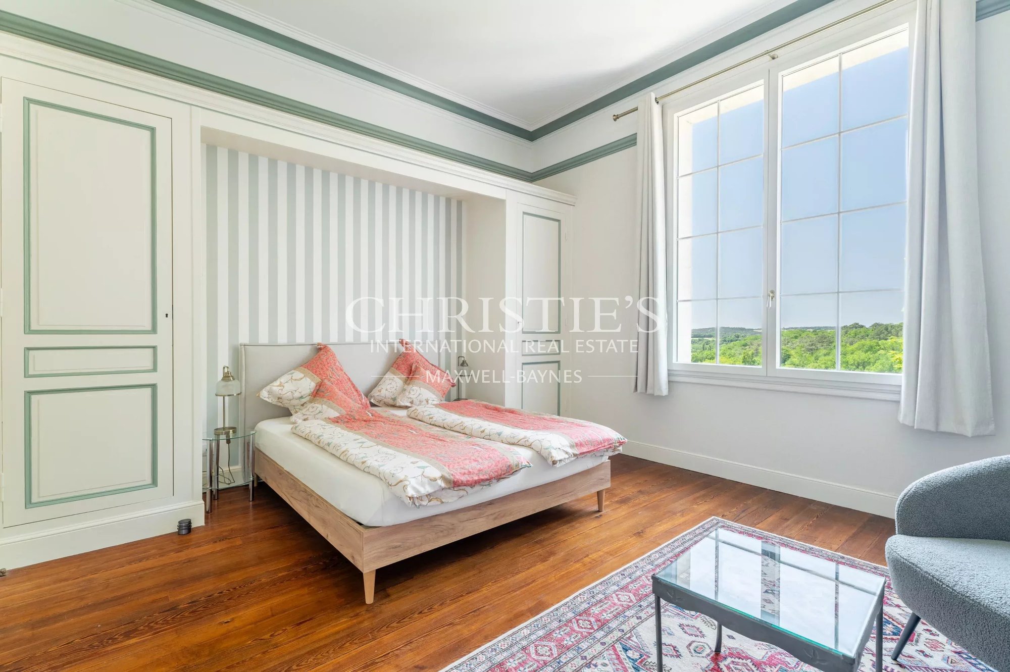 Stunning Chateau With Professional Equestrian Facilities