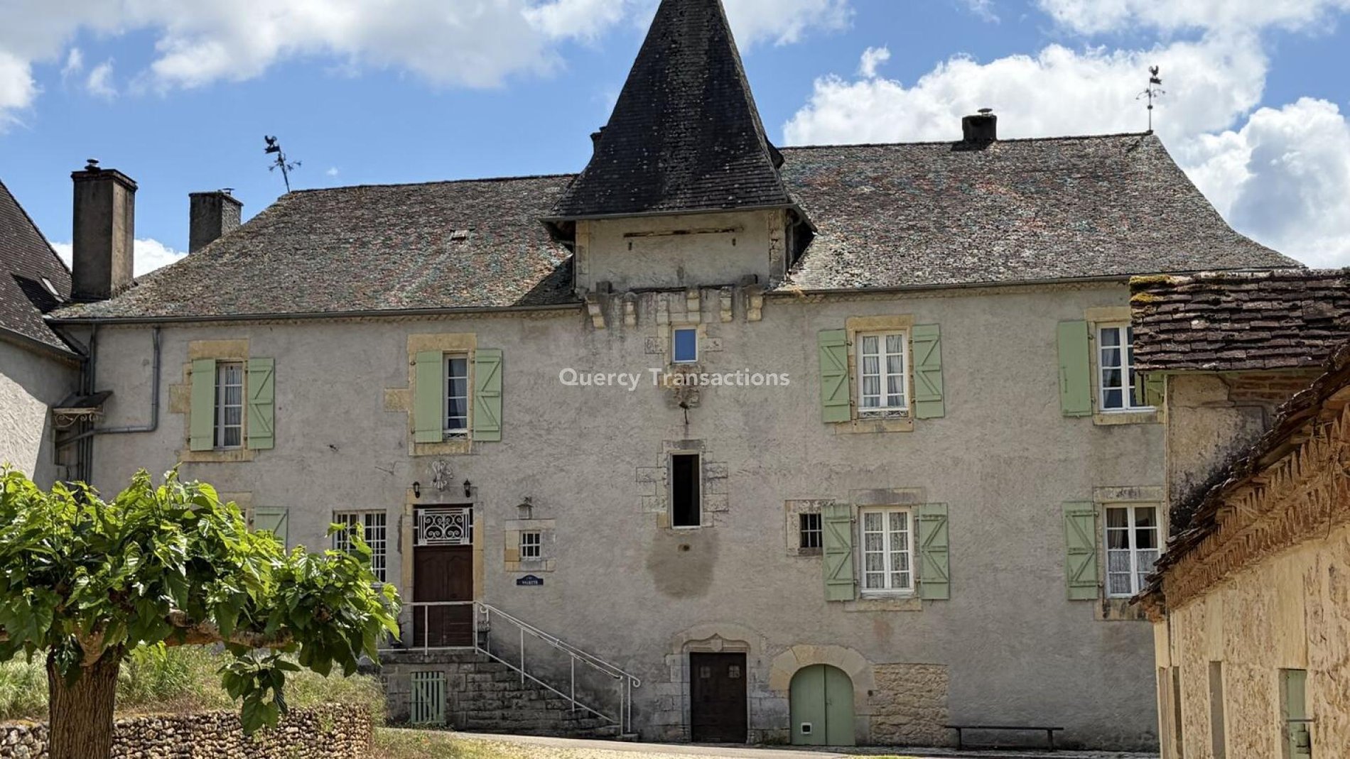 Unique Estate In Périgord Noir On 67 Hectares Enclosed With A Castle And Outbuildings.