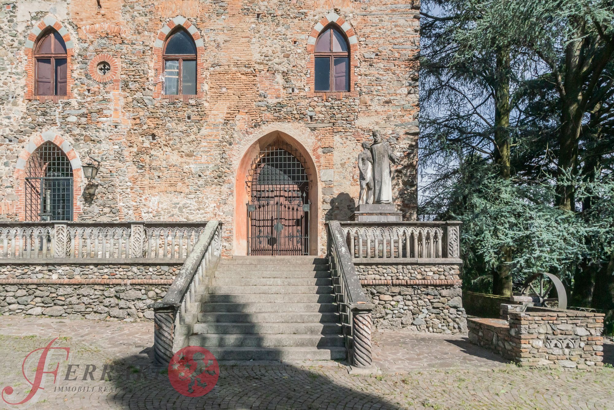 Unique Historic Residence: Castle With 120,000 Sqm Park And Breathtaking Views