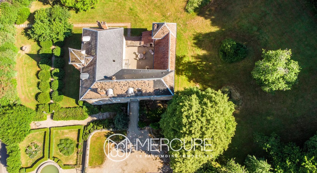 Villers Paters Castle Dating Back To The 15th Century, Rebuilt In The 19th Century, Approx. 1.8 He - 2